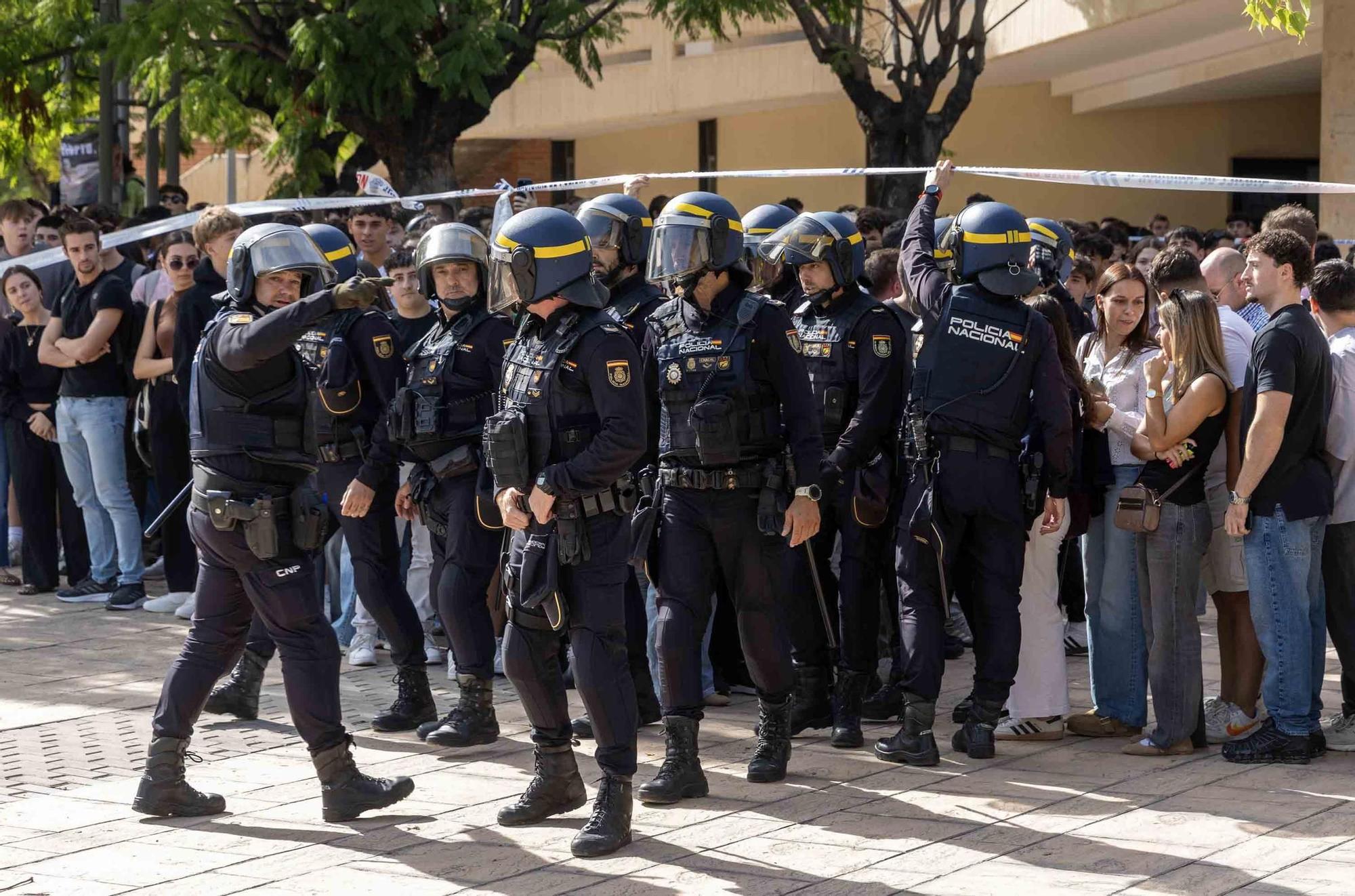 Tensión en la Universidad de Alicante por la visita de Vito Quiles