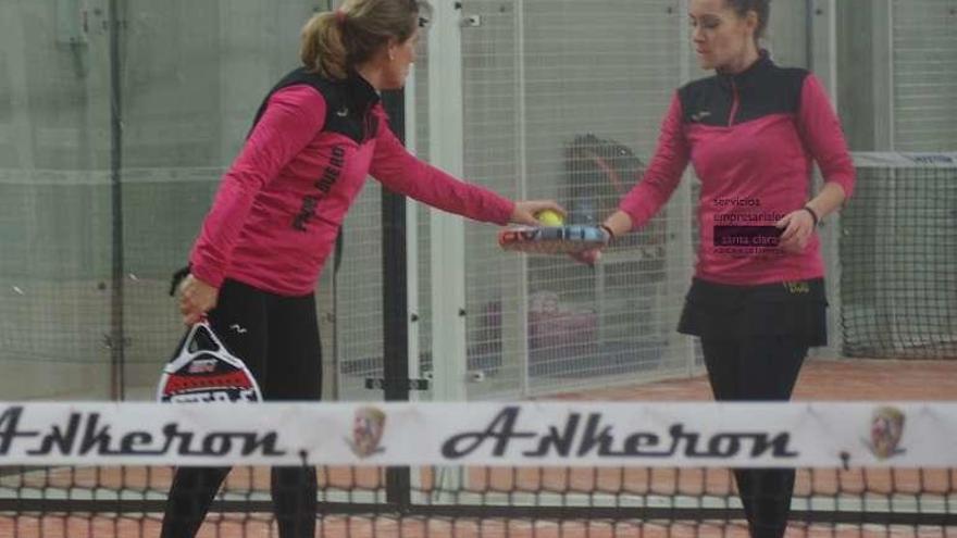 Ana y Zaida durante el encuentro que jugaron en Palencia.