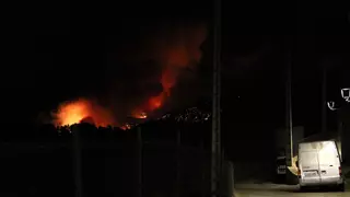 El incendio del Baix Ebre hace estallar bombas de la Guerra Civil: "Se oyen explosiones procedentes de las montañas"