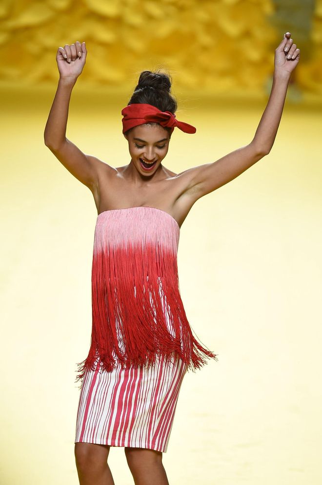 MBFWM 2015: Ágatha Ruiz de la Prada Primavera/Verano 2016, Rocío Crusset con vestido años 40