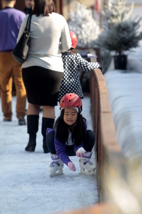 Pista de hielo y tiovivo en la Plaza del Ayuntamiento