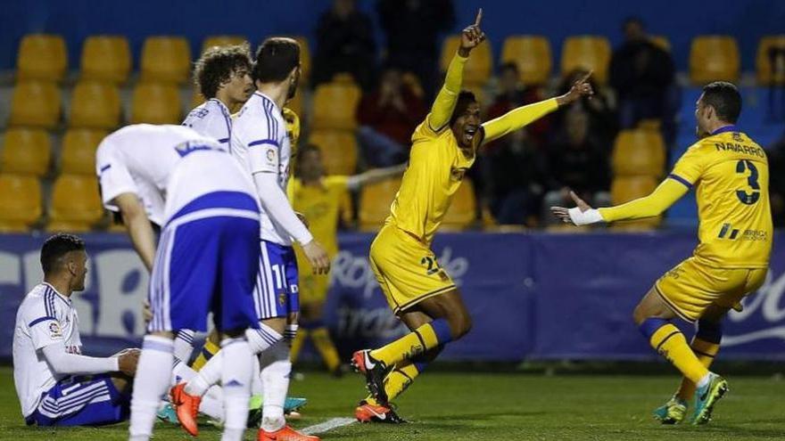 El Real Zaragoza se sube al coche escoba de la permanencia