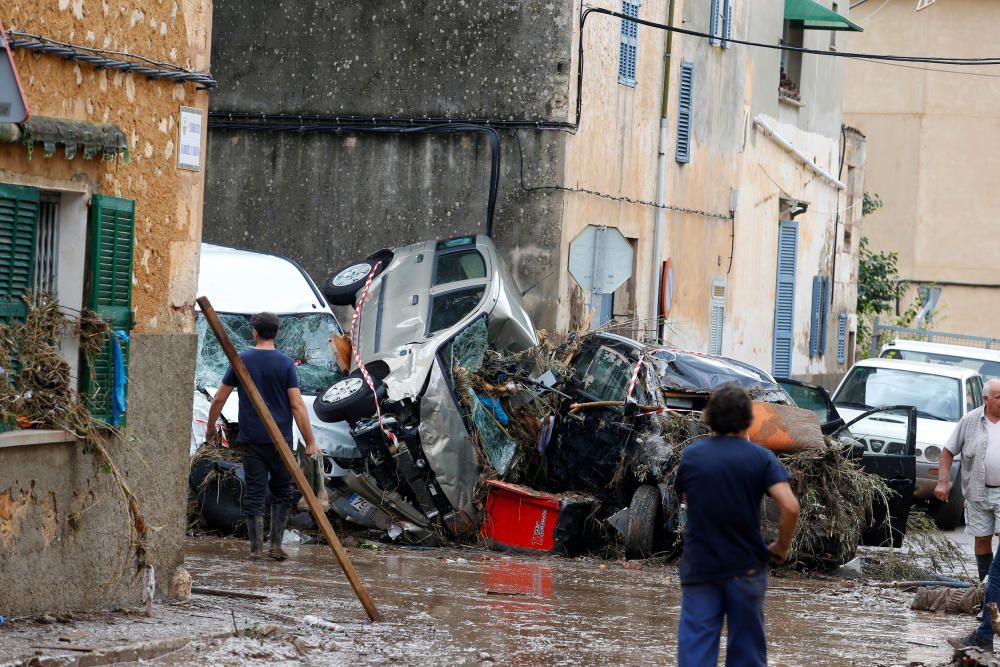 Calles y viviendas destrozadas tras las inundaciones en Sant Llorenç