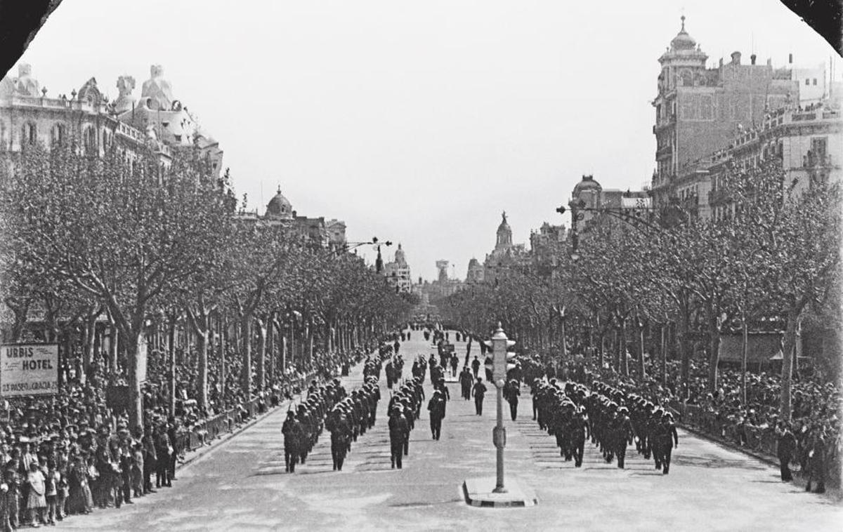 Las tropas franquistas que desfilaron por la Diagonal bajaron por el paseo de Gràcia (en la imagen), pero también por el paseo de Sant Joan.