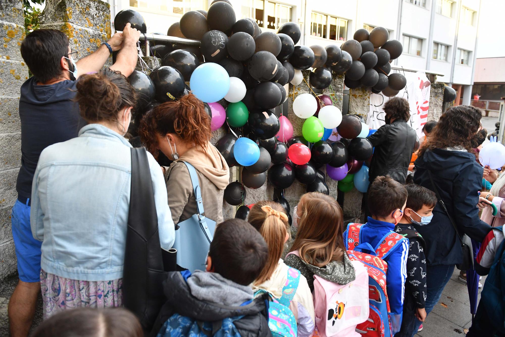 Globos contra los recortes en colegios de A Coruña
