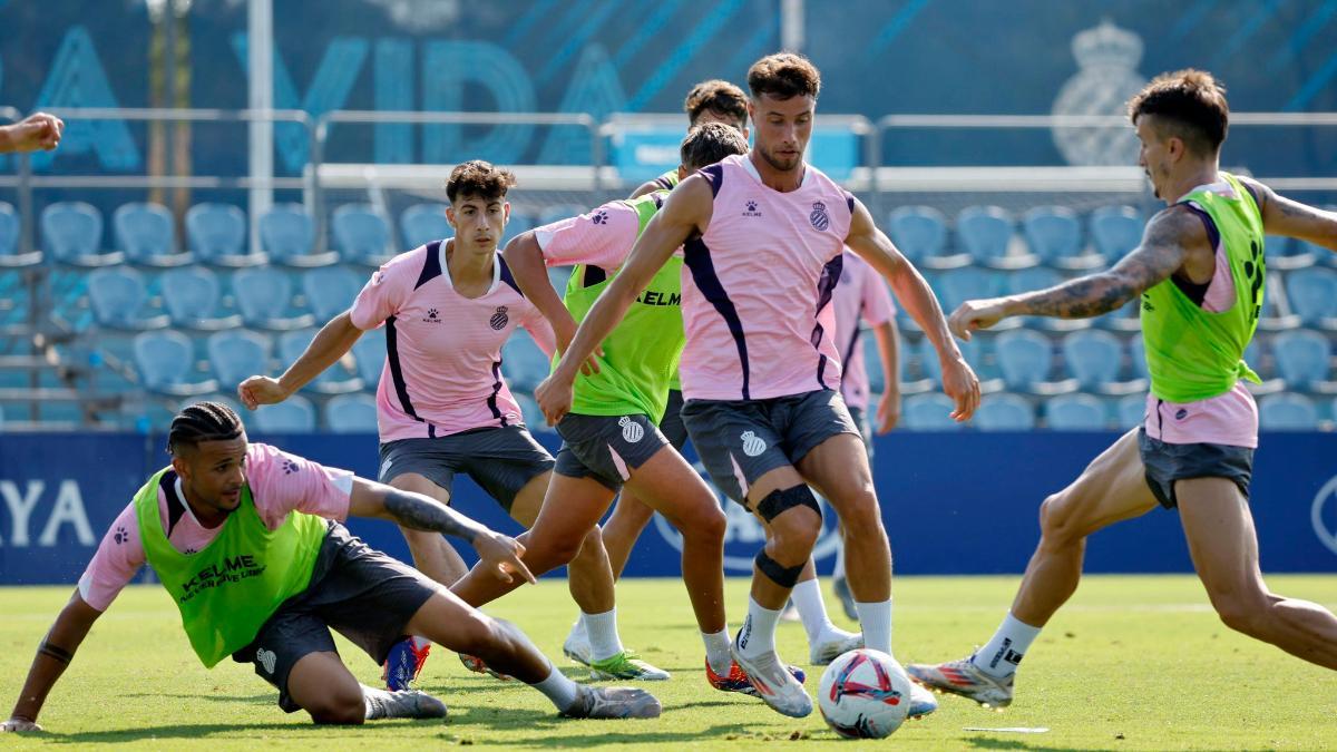 El Espanyol sigue preparando el debut liguero