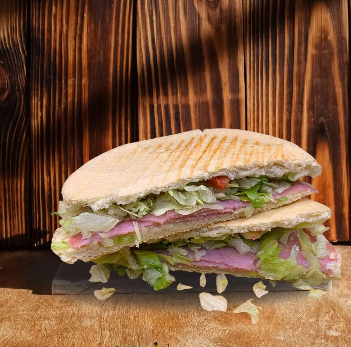 Así son los camperos XXL más famosos de toda Málaga