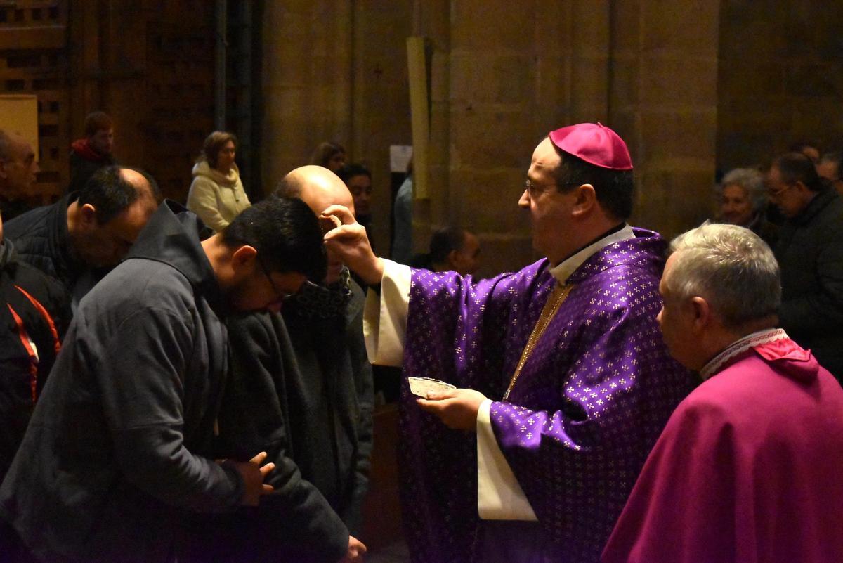 Galería | Cáceres celebra el Miércoles de Ceniza en la Concatedral de Santa María.