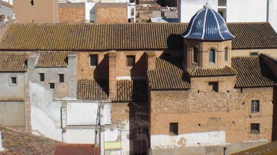 Almussafes restaura el templo tras derribar la casa adherida