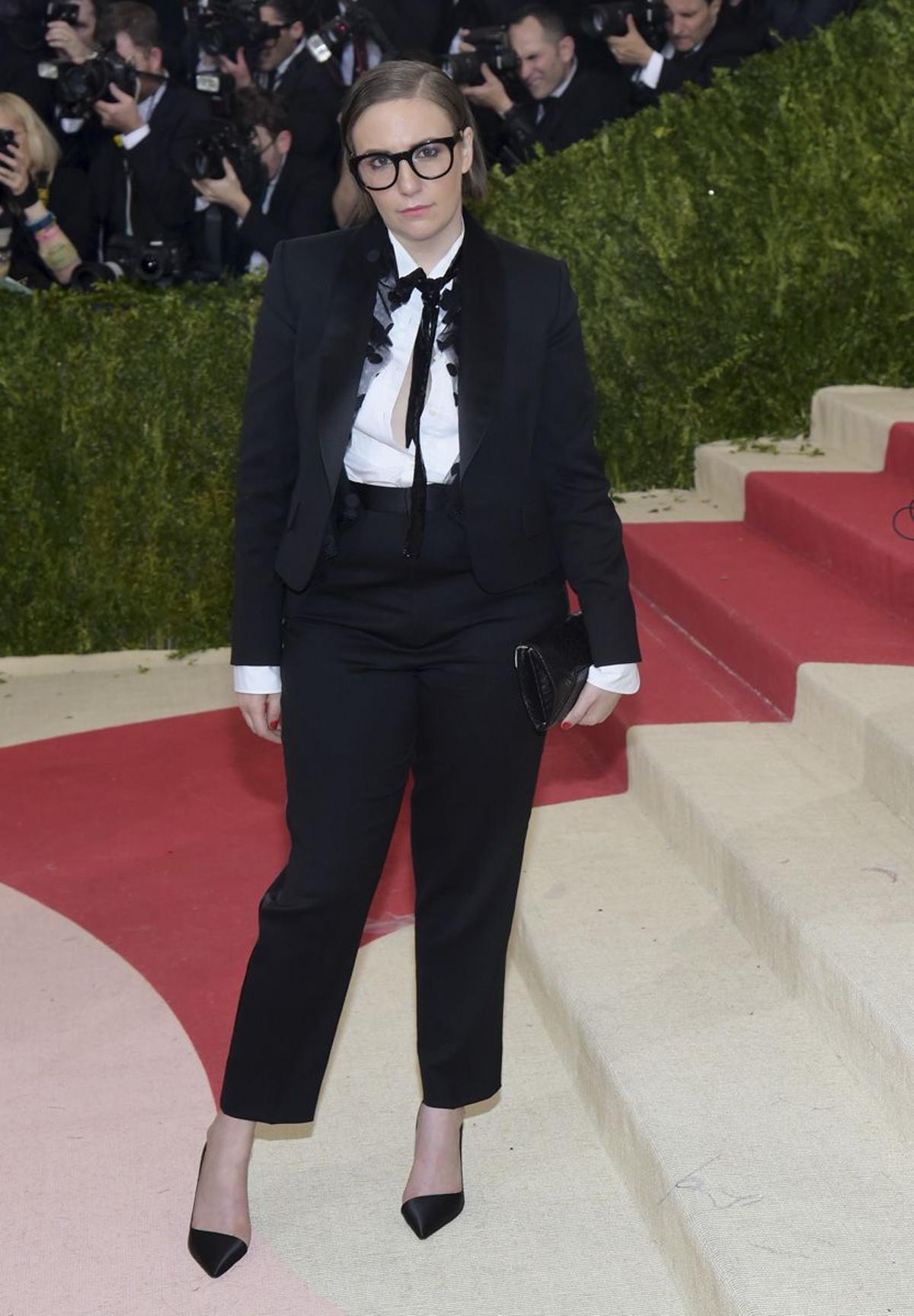 Lena Dunham con traje de J.Crew en la Gala Met 2016