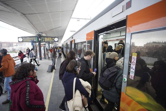 Les imatges de l'estació de Rodalies en un nou dia de caos al servei