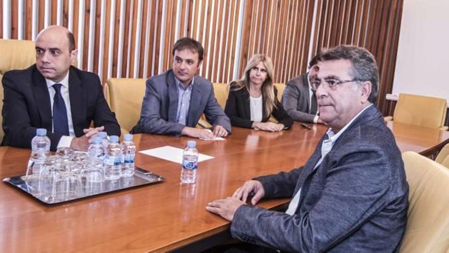 Ortiz en la reunión con el tripartito el pasado octubre