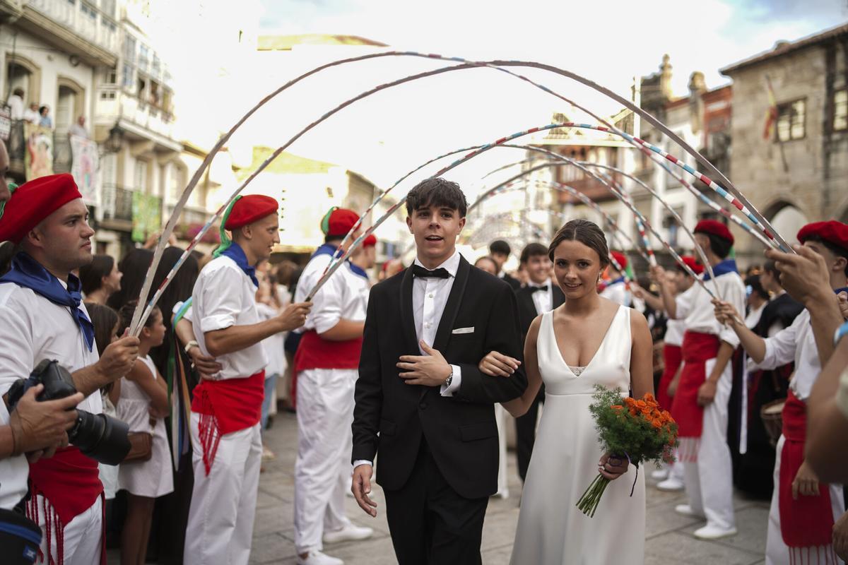 Betanzos abrió sus fiestas de San Roque con el pregón de Dolores Vázquez y el nombramiento de la representante
