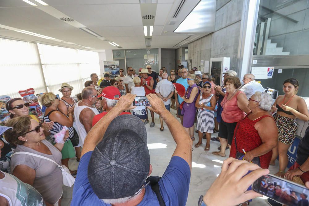 Protesta vecinos de La Mata para exigir mejoras.