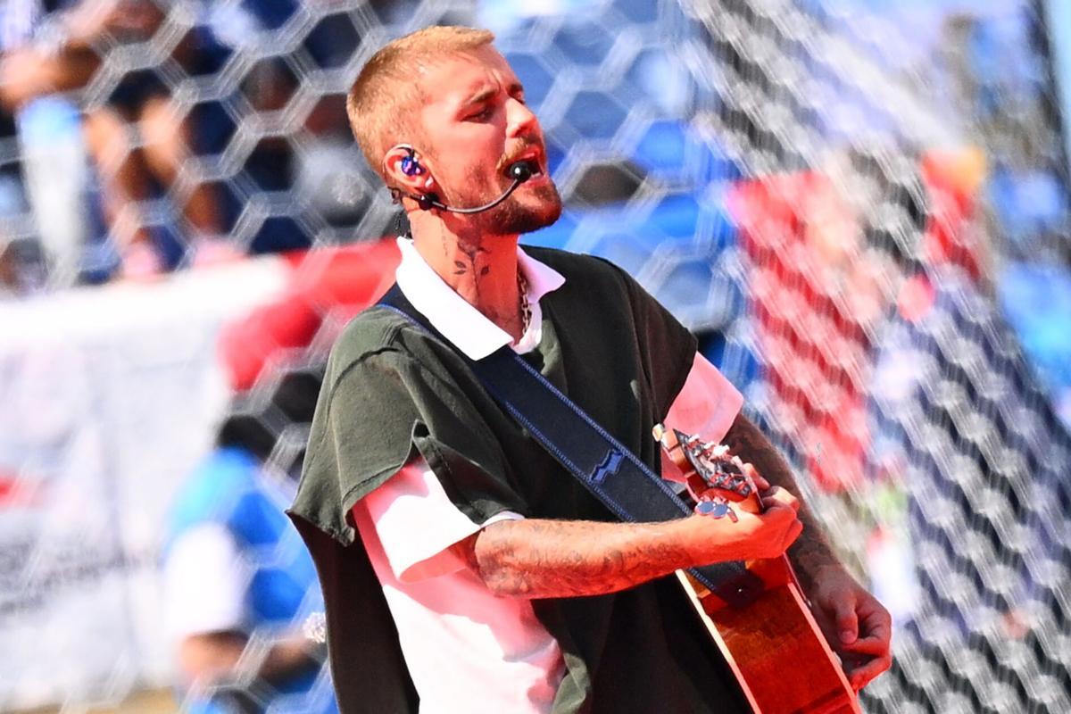 Justin Bieber actuando en la media parte de la final del Mundial 2026.