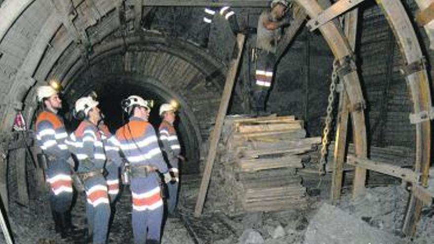 Un grupo de mineros, en el pozo Nicolasa de Hunosa.