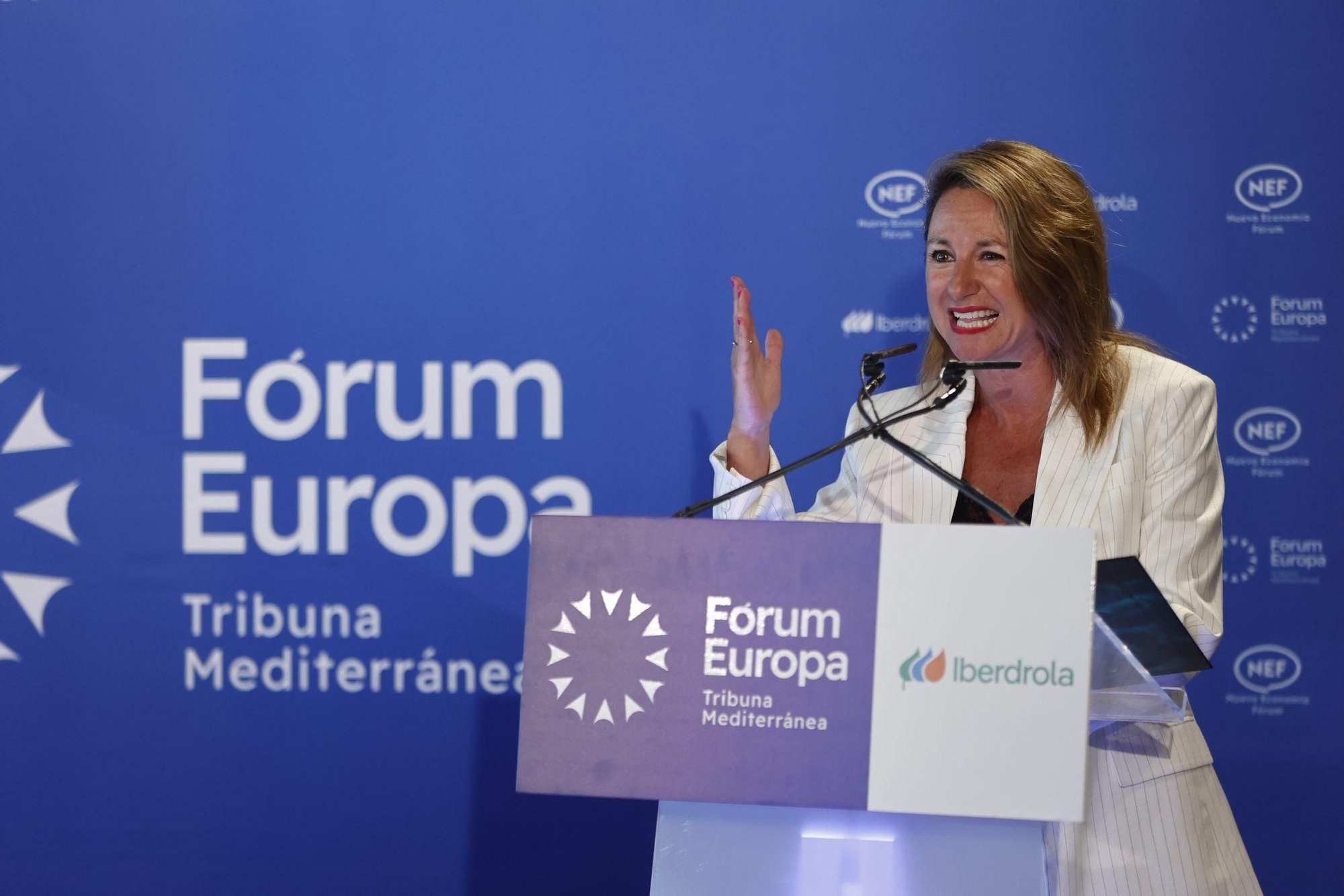 La puesta en escena de la intervención de Begoña Carrasco en el Fórum Europa