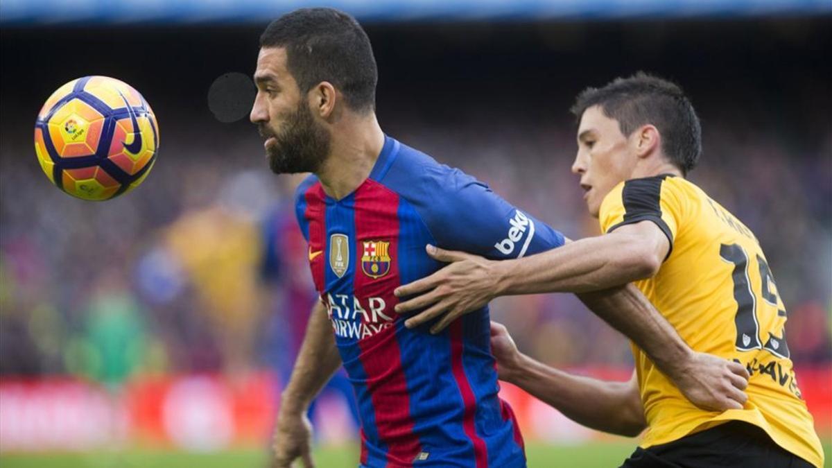 Arda Turan durante el encuentro ante el Málaga