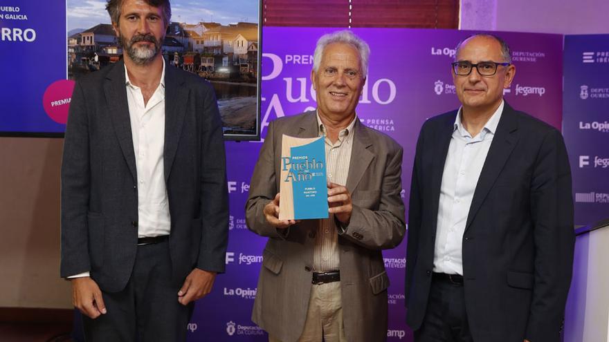 Varela, presidente de la Fegamp; Sobral, alcalde de Poio; y Da Silva, subdirector general de Prensa Ibérica en Galicia.