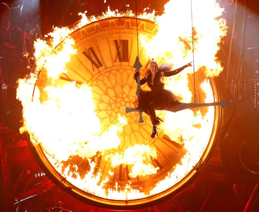 Pink performs "Just Like Fire" at the 2016 ...