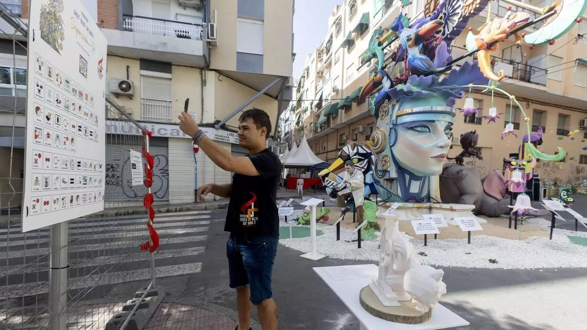 Hogueras que se tocan, se oyen y se sienten: el lado más accesible de la Fiesta