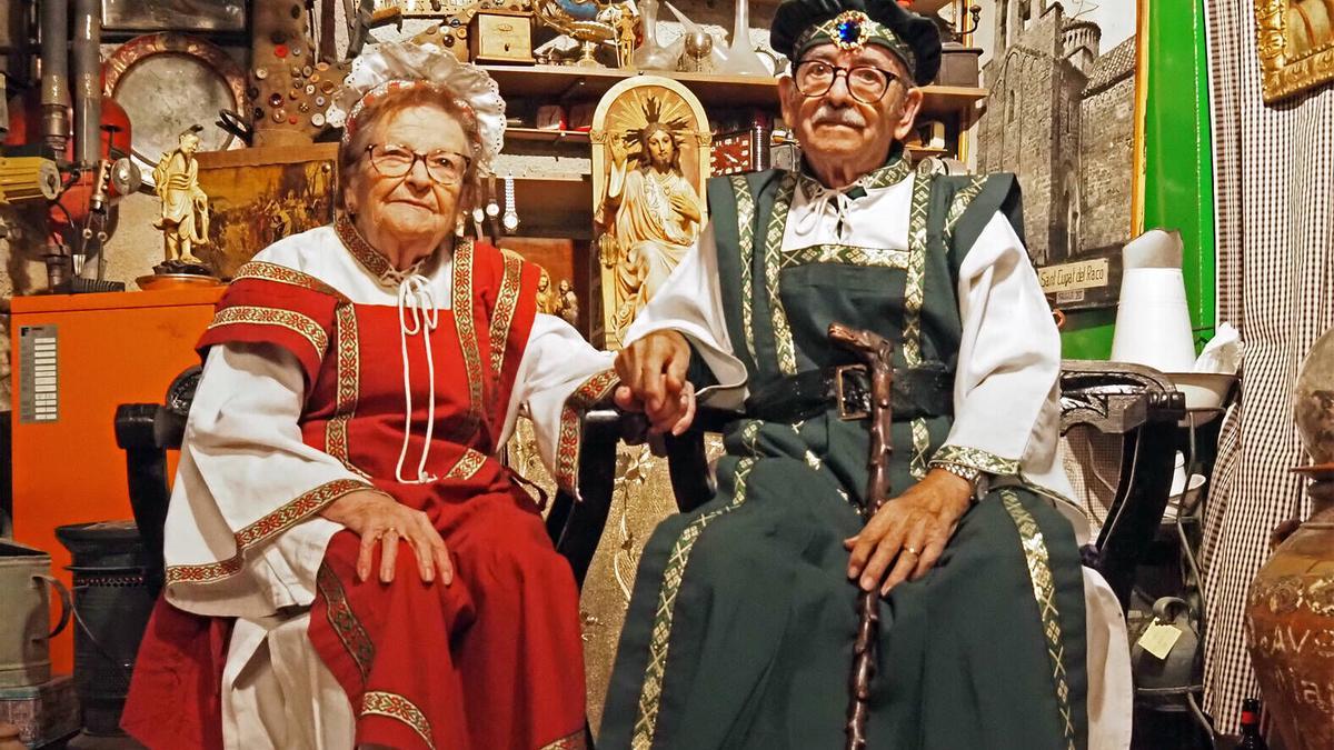 Súria clou la Fira Medieval d’Oficis amb un emotiu homenatge als antiquaris del carrer Sant Cristòfol