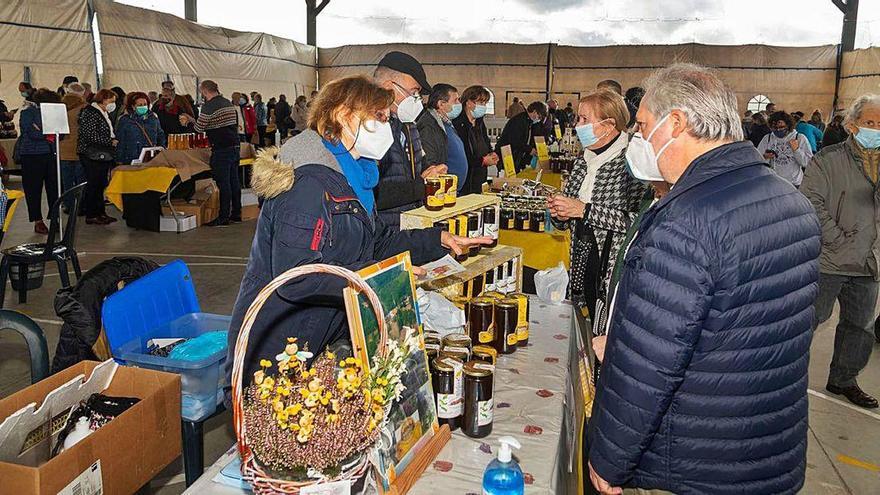 Productores se dan cita en la XXXI Feira do Mel de Perillo