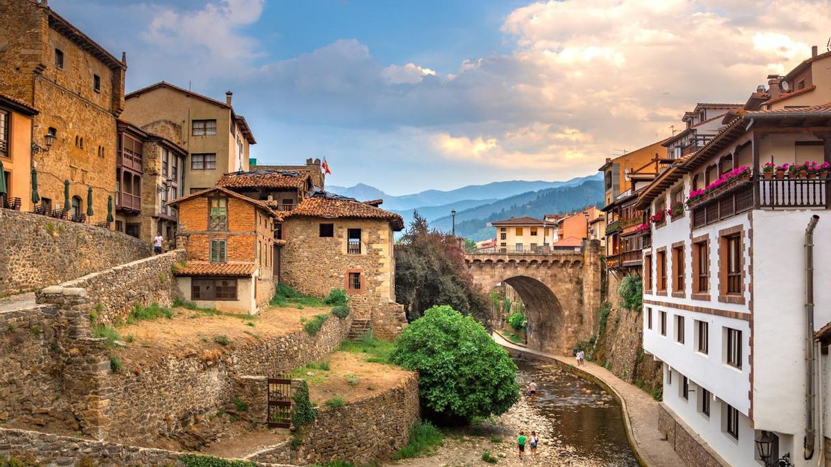 Estas son las medidas que ha tomado Cantabria para no ser la Ibiza del norte.