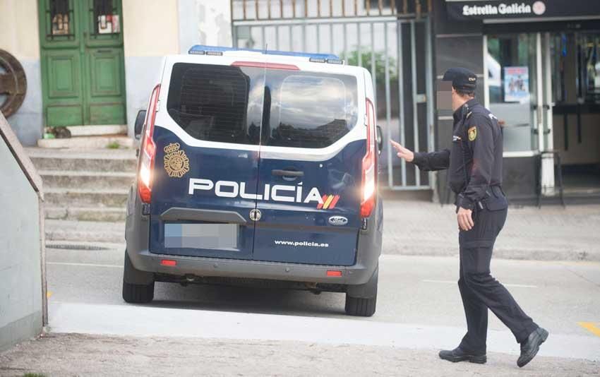 El joven detenido tras el triple atropello que se saldó con un fallecido en la madrugada del sábado ha sido trasladado por la policía a los juzgados este lunes.