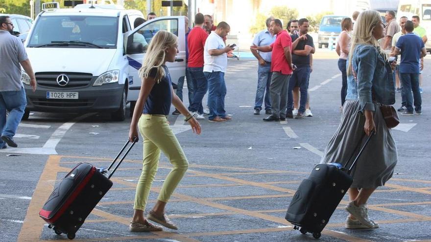 La huelga de taxis ha afectado a los desplazamientos de muchos turistas.