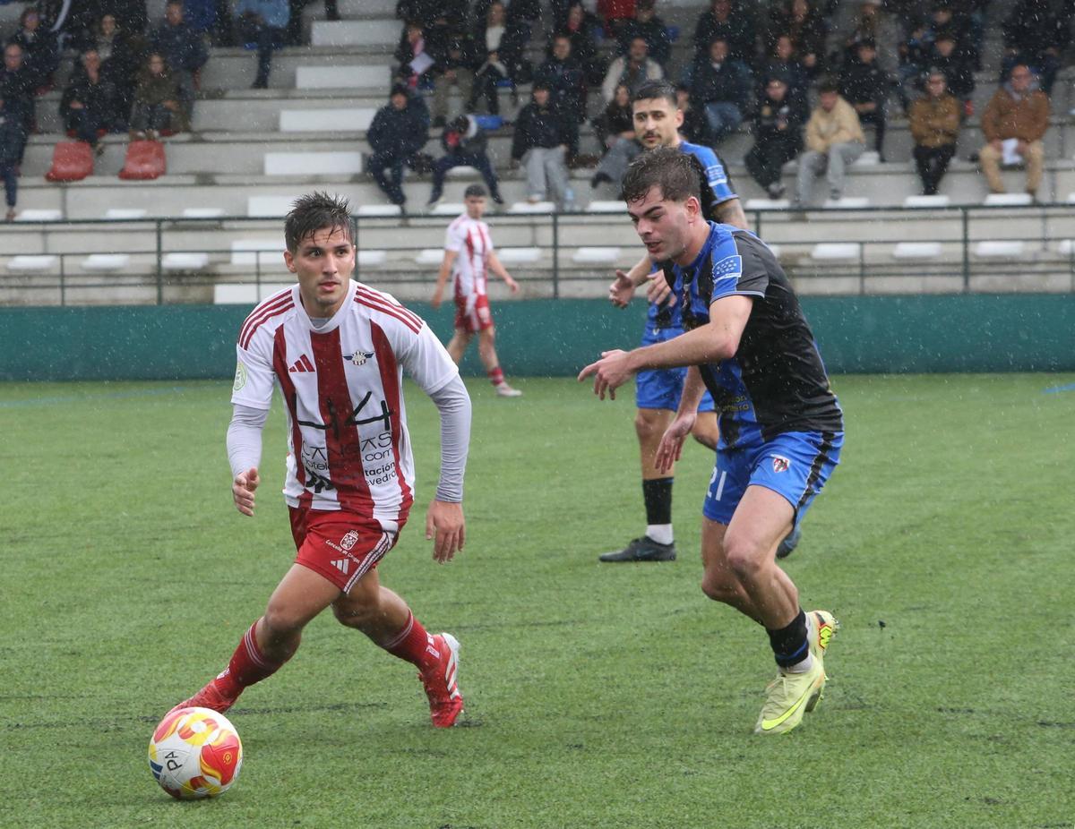 Álex Rodríguez, derecha, defiende a Javi Pereira en el Alondras-Céltiga de la pasada temporada.