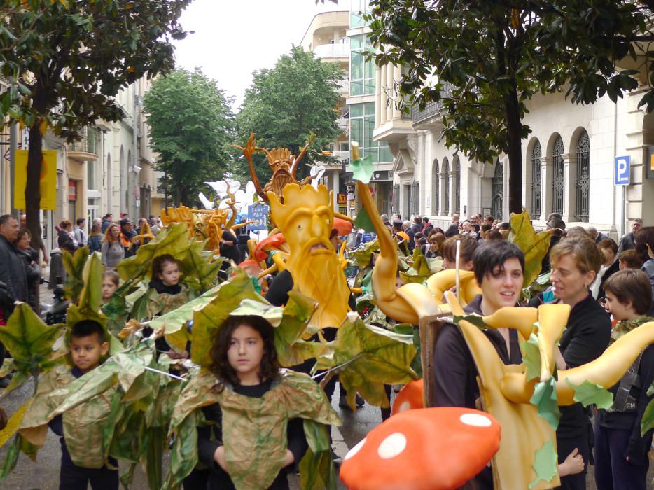 Rua infantil, cercavila i castells per acomiadar les Fires de Figueres