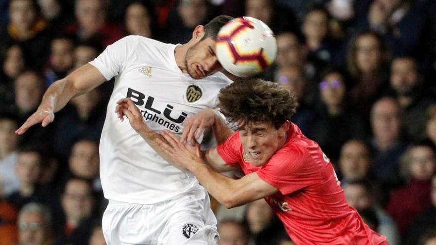 Una imagen de Álvaro Odriozola ante el Valencia.