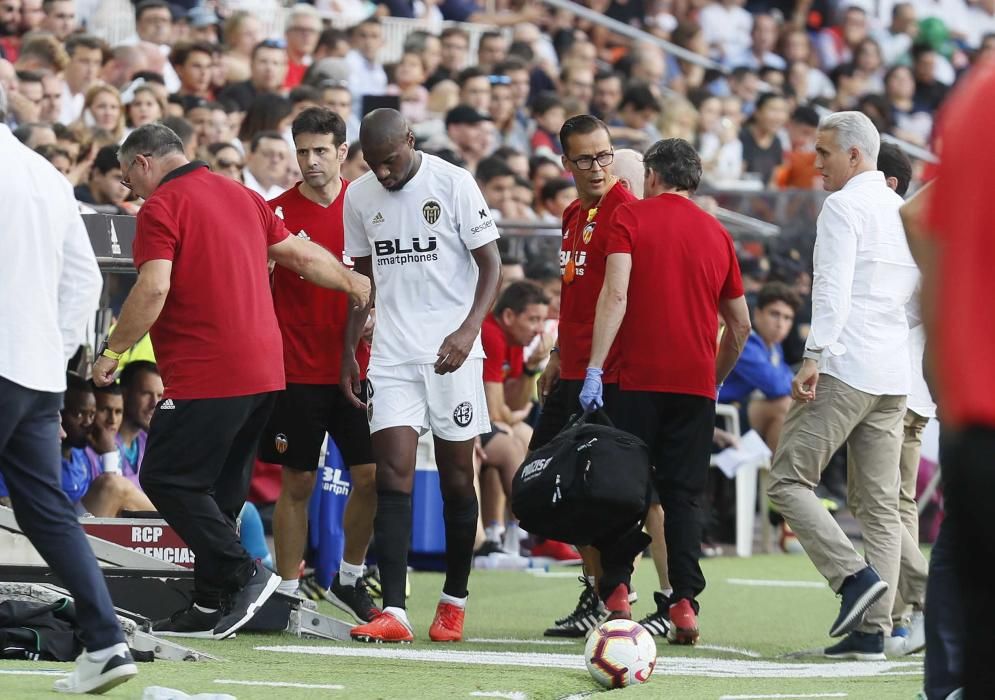 Kondogbia se lesiona frente al Betis en Mestalla