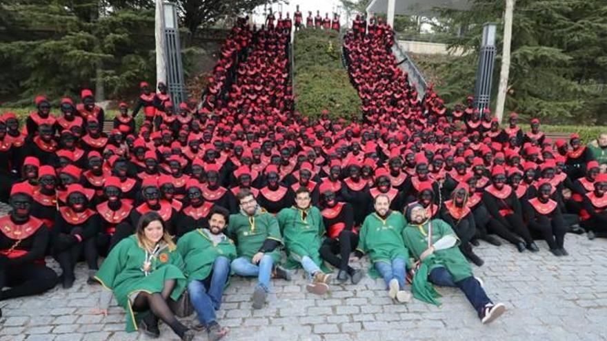 Subiendo desde el colegio de los Salesianos para la foto.