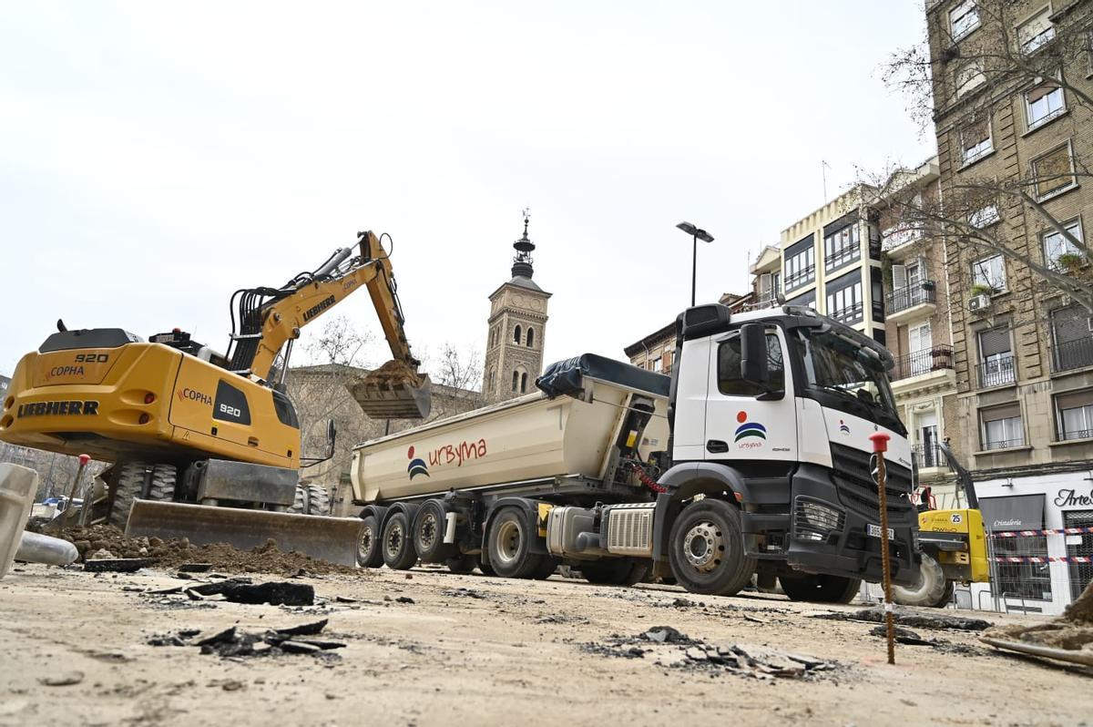En imágenes | Una Cincomarzada atípica en Zaragoza: el Tío Jorge vacío y las máquinas trabajando en San Miguel y La Romareda