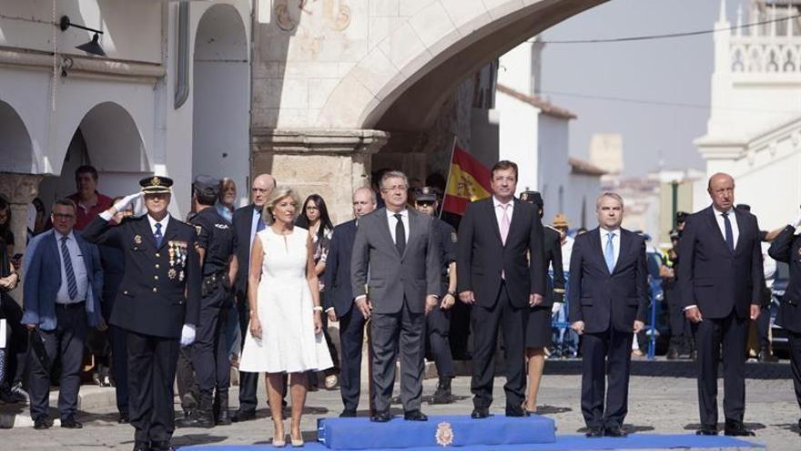 Zoido subraya el protagonismo indispensable de la Policía en nuestra sociedad