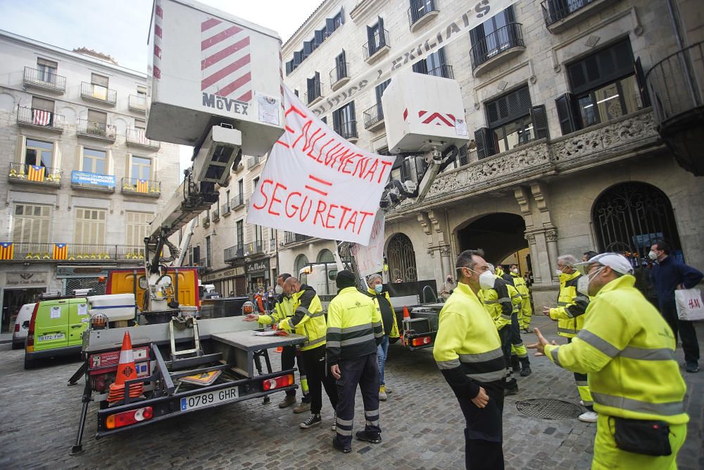 Protesta de la brigada d'enllumenat de Girona