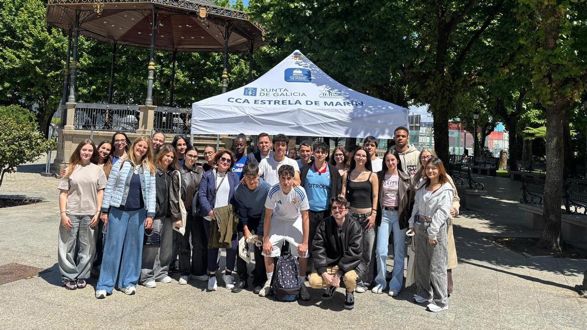 Alumnos participantes na actividade de gamificación comercial.