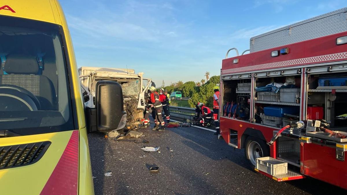 Un camionero herido en un accidente en la autopista de Llucmajor