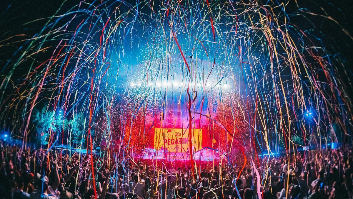 El apoteósico final del SonRías Baixas con La M.O.D.A. y La Pegatina