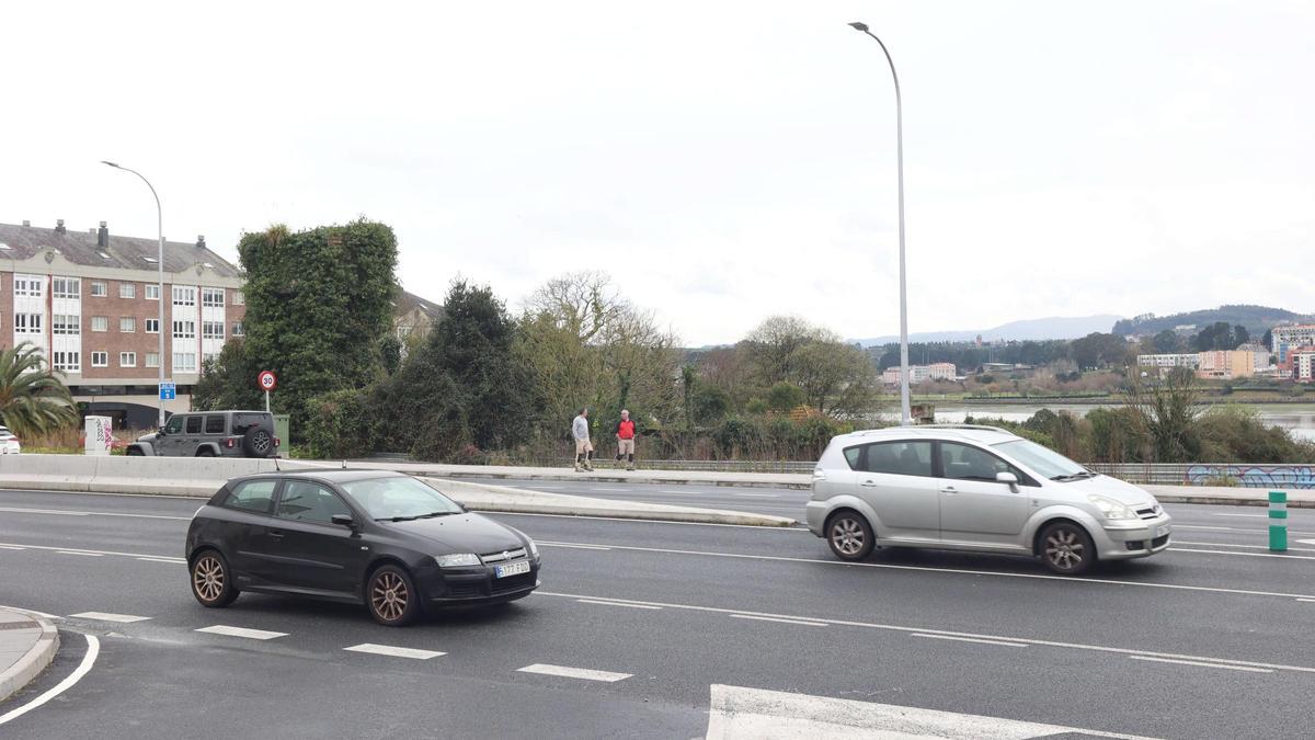 Terrenos sin construir junto a la carretera Nacional-VI en Sol y Mar.