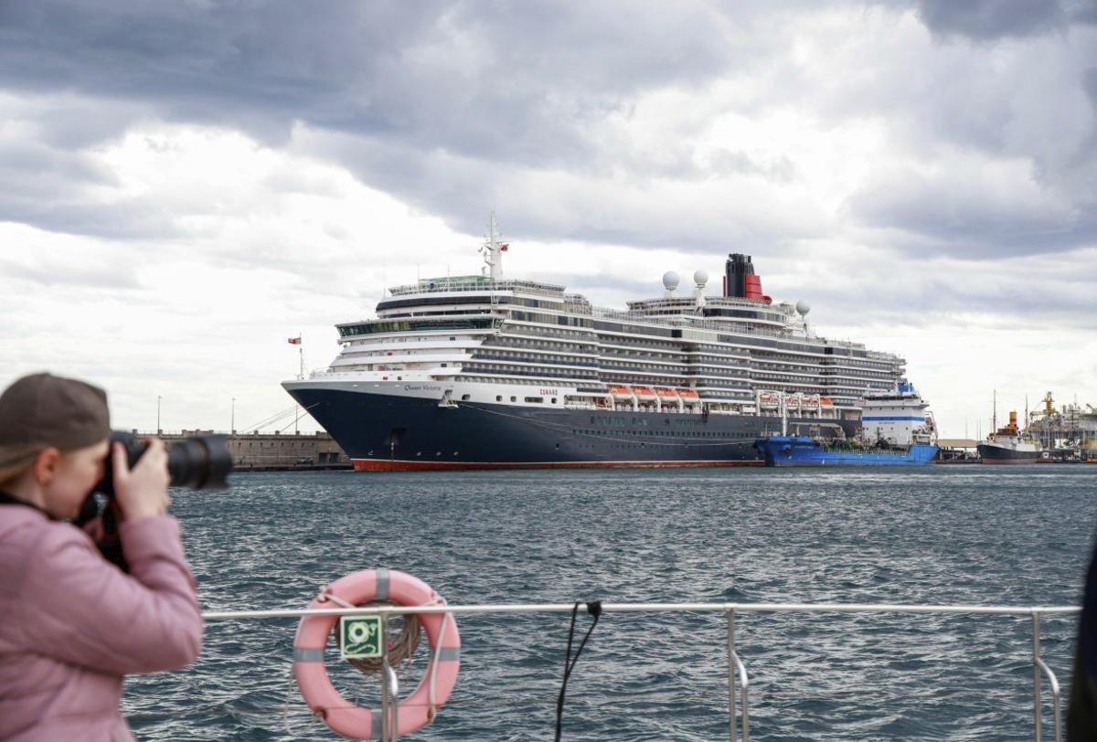 Suministro de GNL al crucero AIDAcosma, el pasado 17 de marzo.| ED/LOT