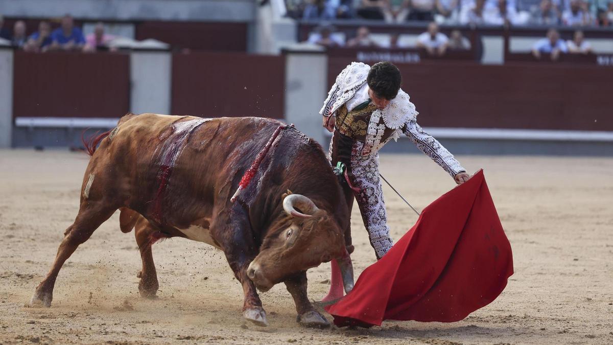 Los destellos de Jarocho alivian una tarde plúmbea en Las Ventas