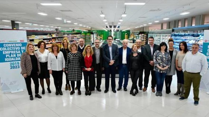 Dirigentes de Mercadona, UGT y CC OO, ayer.