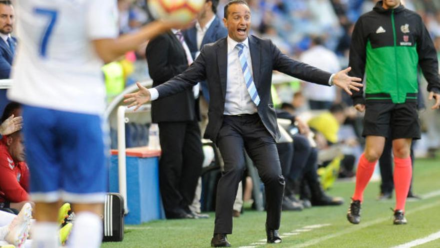 José Luis Oltra, durante el partido del pasado sábado entre Tenerife y Las Palmas.