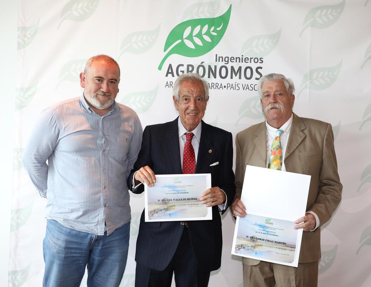 En la jornada también se reconoció a los ingenieros que cumplían 50 años de colegiados.