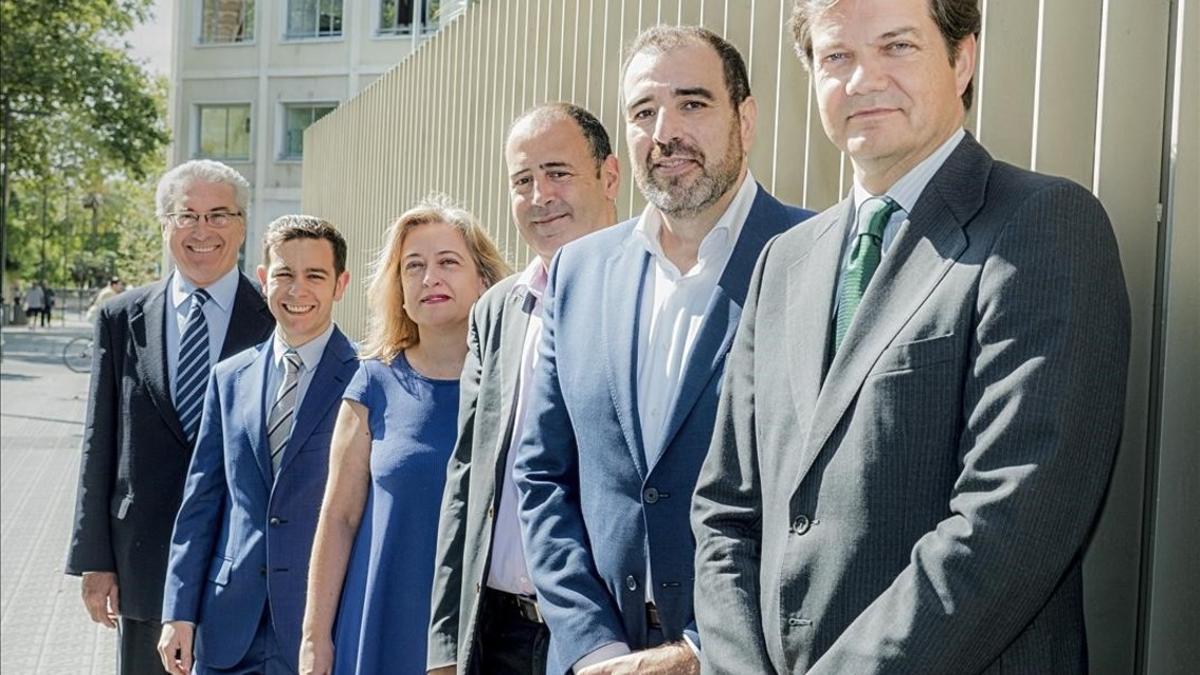 De izquierda a derecha  Joaquim Llansó, Rubén Martínez, Carme Briera, Carles Ramiro, Francisco López y Juan José Clavería, antes de participar en +Debate.