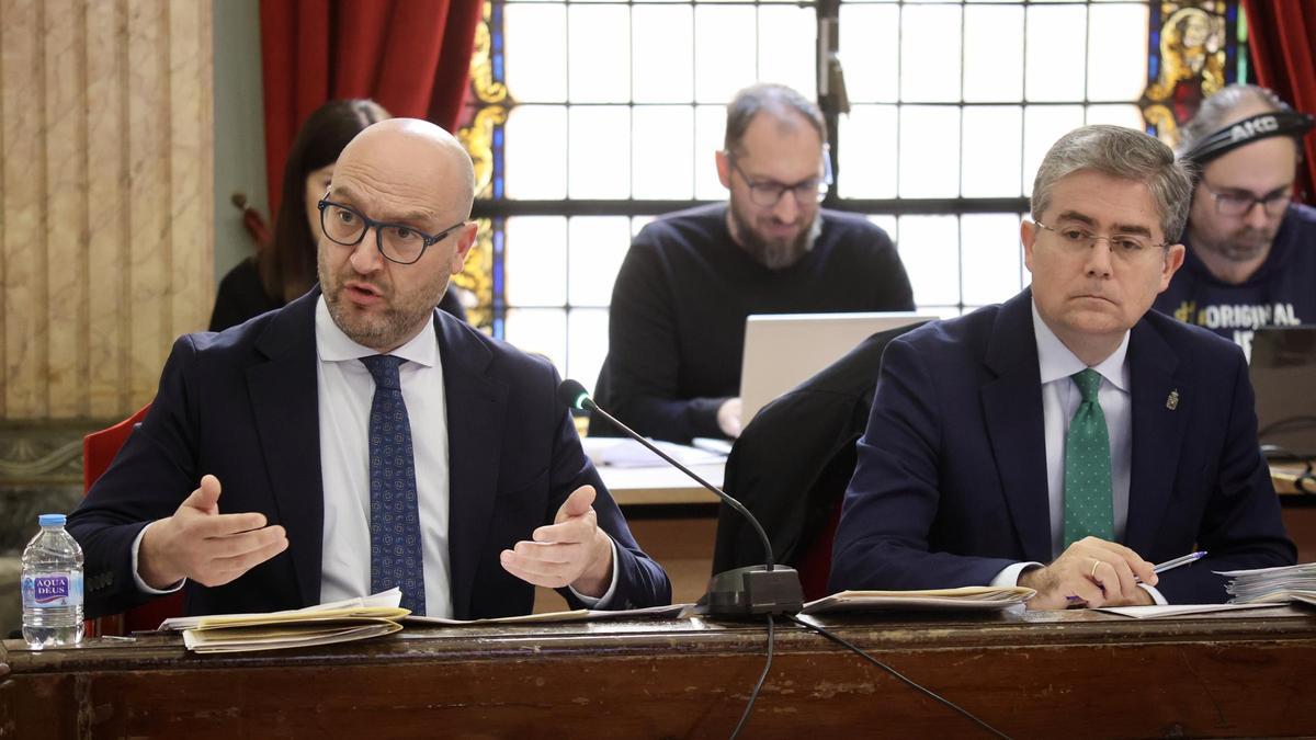 El concejal de Movilidad defendiendo en la sesión de hoy la nueva ORA