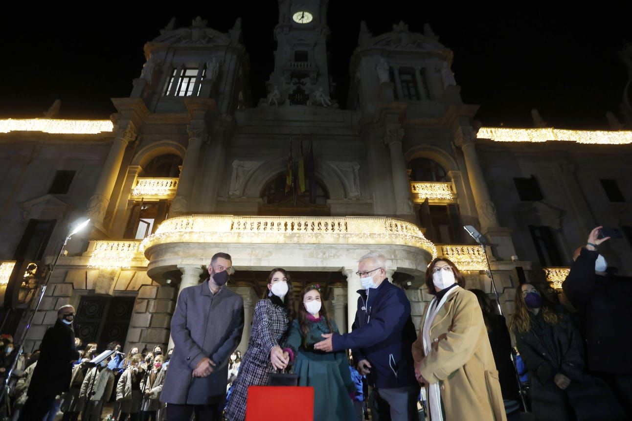 Así ha sido el encendido de las luces de Navidad en la Plaza del Ayuntamiento de València